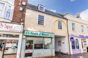 Exterior - Hakuna Matata (Poole)