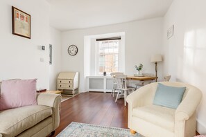 Living area - Hakuna Matata (Poole)