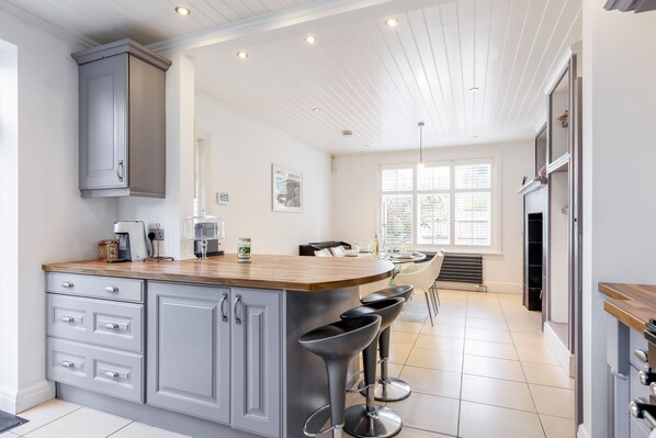 Cottage | Private kitchen - Allegra (Bournemouth)
