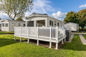 Property grounds - Prosecco Palace (Poole)