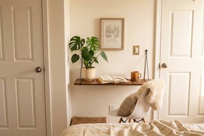 1 bedroom, desk, WiFi, bed sheets