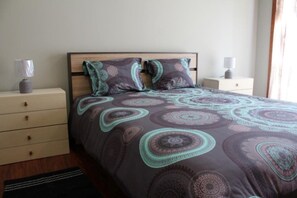 4 chambres, bureau, Wi-Fi gratuit, draps fournis