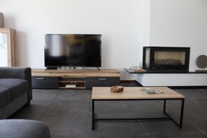 Télévision, cheminée