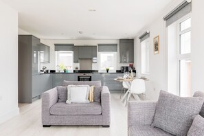 Living area - Twin Sails (Poole)