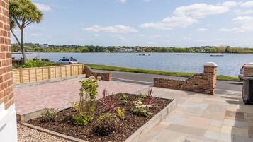 Cottage | Property grounds