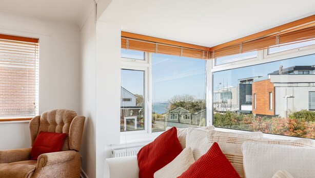 Cottage | Living area - Topdeck (Poole)
