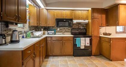 Compass Cottage - Pool & 10 mins to Sauble Beach