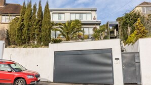 Unclassified image, 4 of 36, button - Due South (Poole)