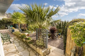 Cottage | Interior - Due South (Poole)