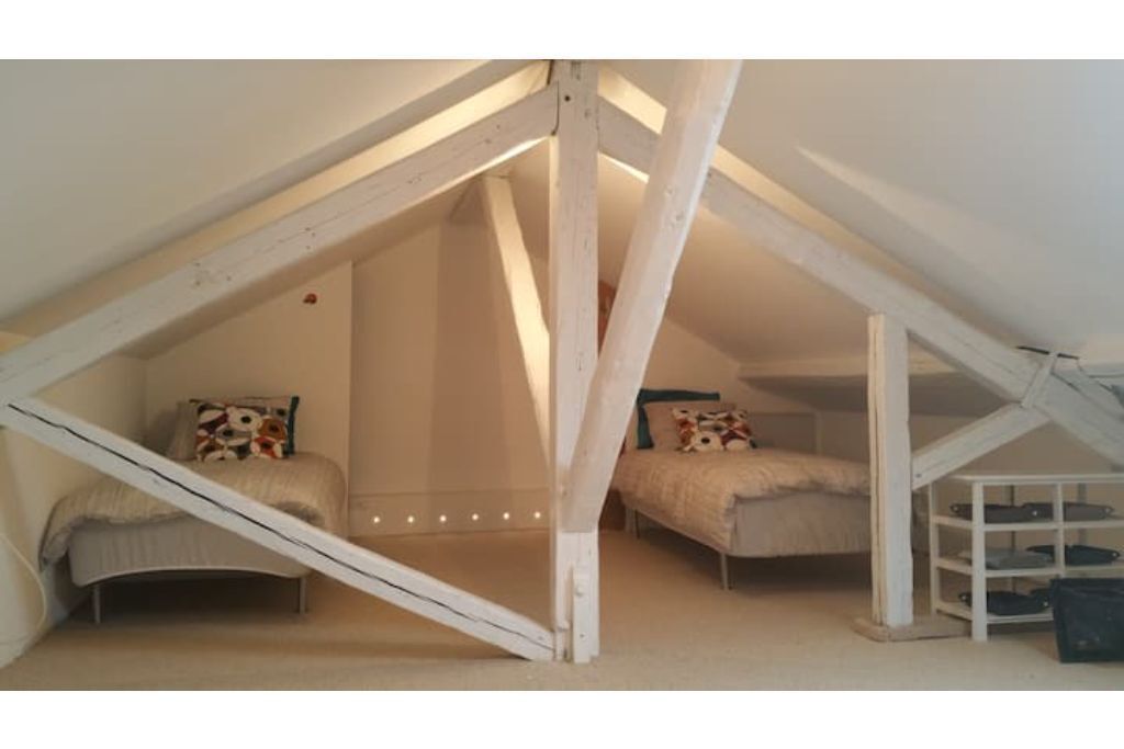 2 habitaciones, escritorio, tabla de planchar con plancha y wifi gratis 