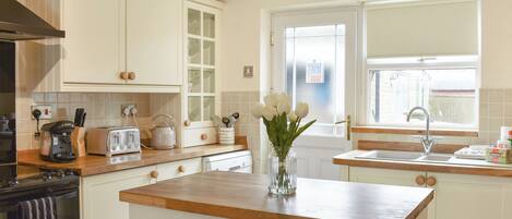 Lave-vaisselle, chaise haute