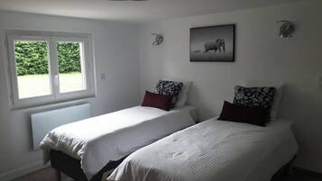 2 Schlafzimmer, Reisekinderbett, kostenloses WLAN, Bettwäsche