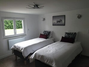 2 Schlafzimmer, Reisekinderbett, kostenloses WLAN, Bettwäsche