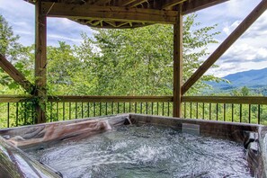 Tina de hidromasaje al aire libre