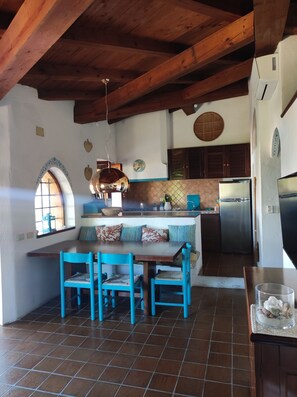 Dining - Villa with wonderful sea view, a few steps from the beach (La Maddalena)