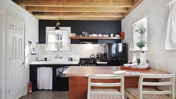 Cookware/dishes/utensils