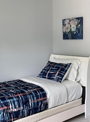 5 bedrooms, travel cot, free WiFi, bed sheets