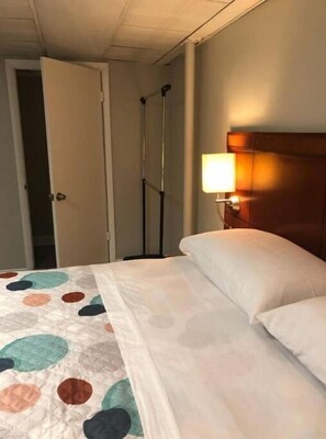 5 bedrooms, travel cot, free WiFi, bed sheets