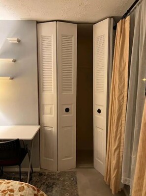 5 camere, culla da viaggio, Wi-Fi gratuito, lenzuola