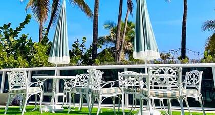 2bd Beachfront Master Ste, Bay View w/balcony, Pool, nearby dining, beach access