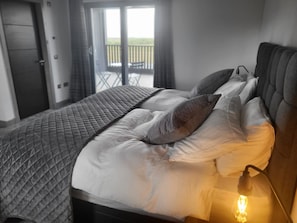 4 bedrooms, iron/ironing board, WiFi - Machrie View -  a lodge that sleeps 8 guests  in 4 bedrooms (Port Ellen)