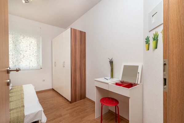 1 bedroom, WiFi, bed sheets