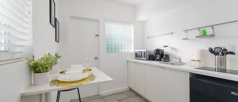 Basic Apartment | Private kitchenette | Mini-fridge, microwave, coffee/tea maker, toaster