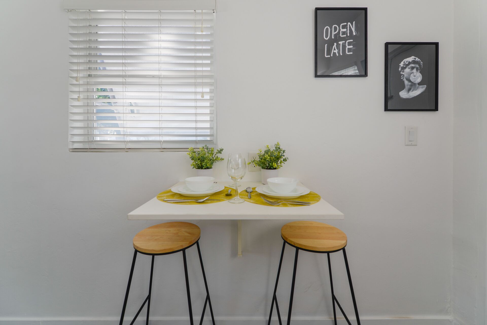 Basic Apartment | Dining room