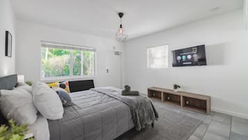 Basic Apartment | 1 bedroom, iron/ironing board, free WiFi, bed sheets