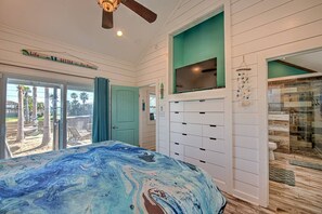 4 bedrooms, iron/ironing board, WiFi, bed sheets - The Best Little Shorehouse in Texas! (Port Aransas)