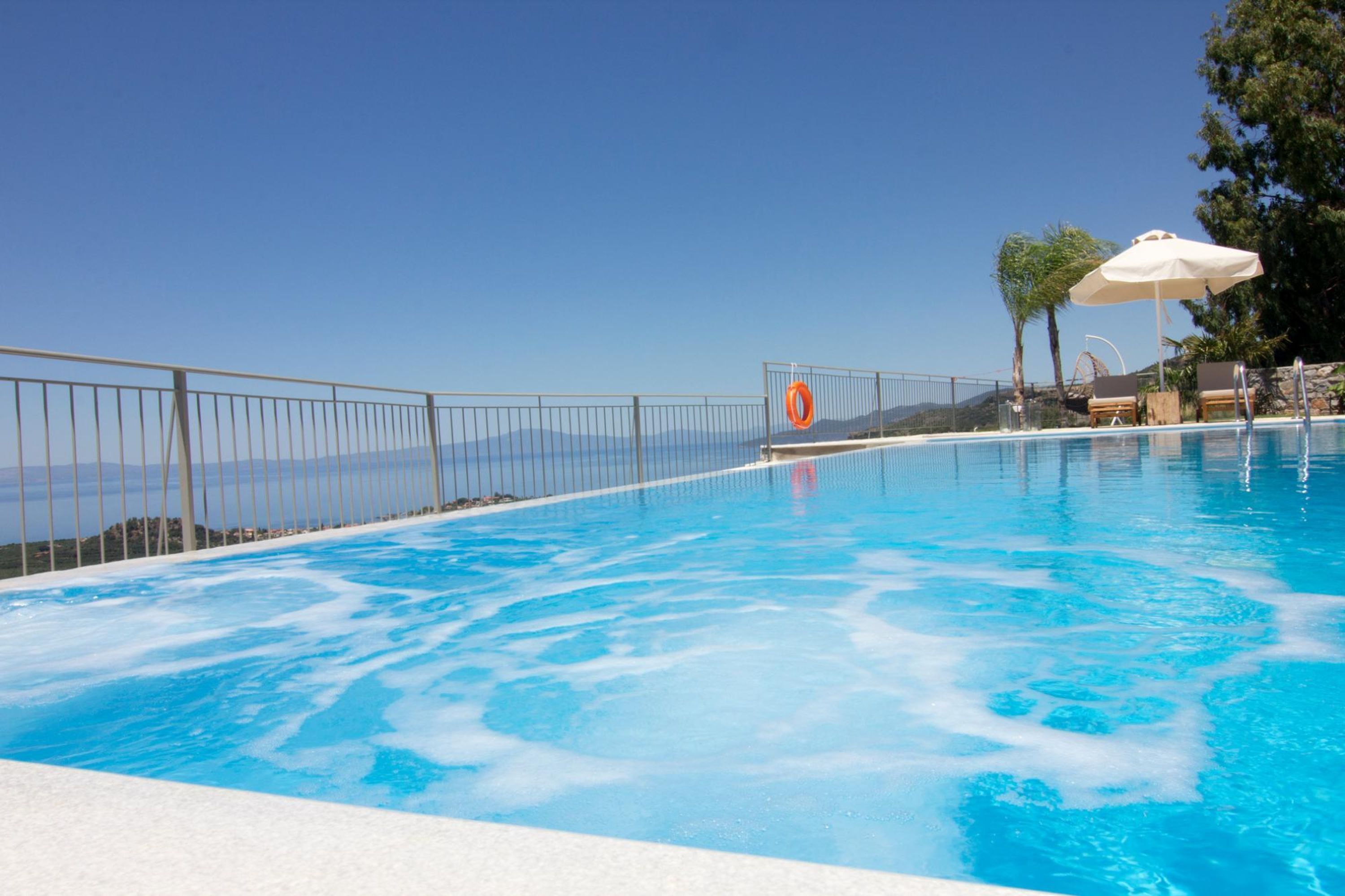 Piscine extérieure (ouverte en saison)