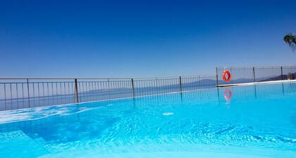 Irini Villa by Elrin Villas Mani