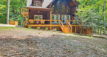 North Georgia Cabin w/ Hot Tub & Community Perks!