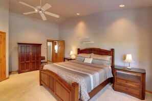 3 bedrooms, desk, iron/ironing board, free Internet - Patio & Forest View: Peaceful Show Low Home (Show Low)