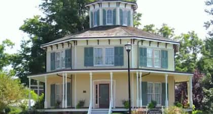 The Restful Nest ~ quiet & peaceful near Niagara!