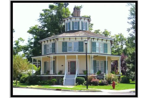 The Restful Nest ~ quiet & peaceful near Niagara!