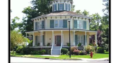The Restful Nest ~ quiet & peaceful near Niagara!
