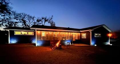 Lake Whitney - Lake House - Walking Distance to the Lake