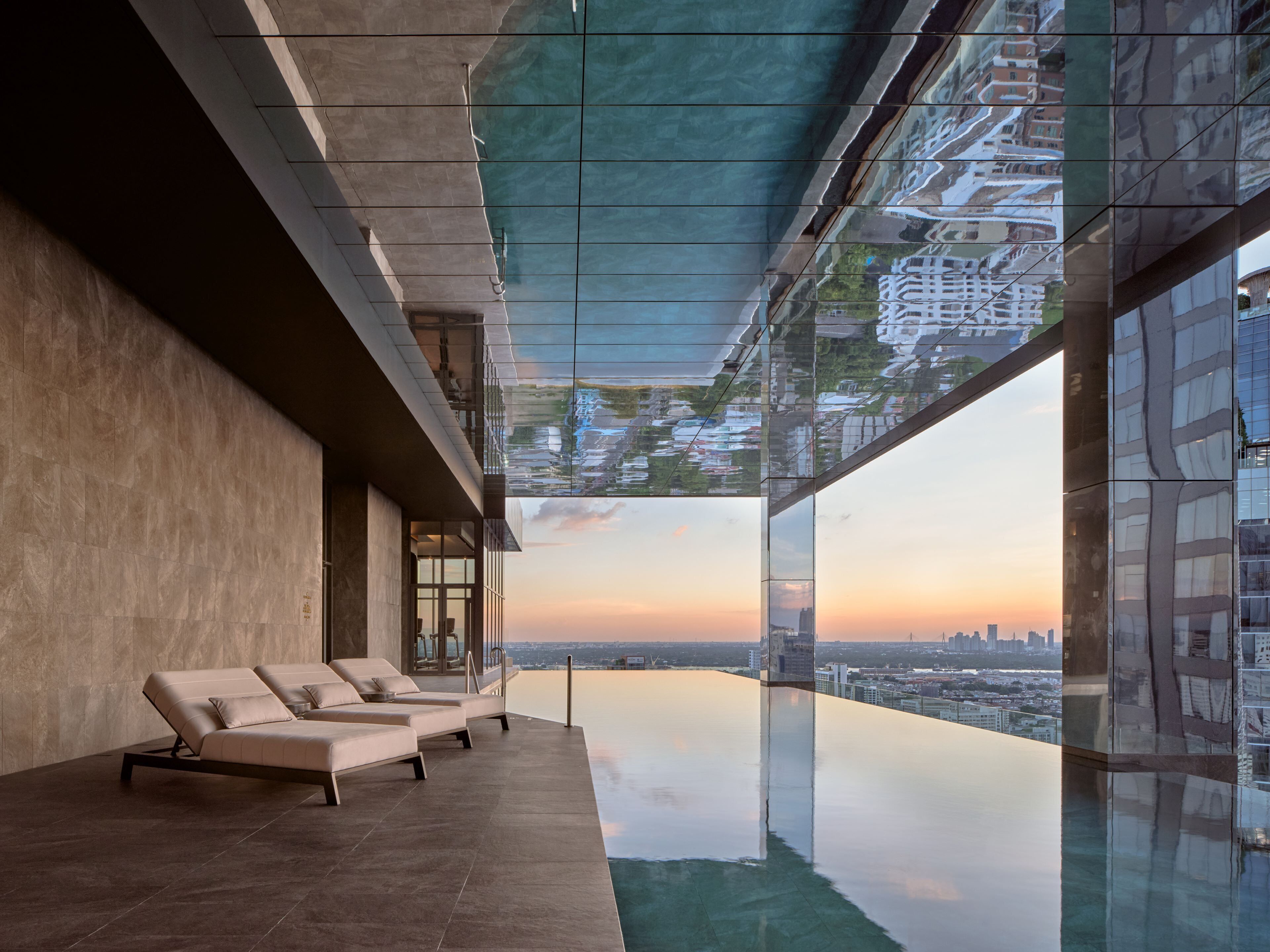 Una piscina al aire libre (de 06:00 a 20:00), tumbonas