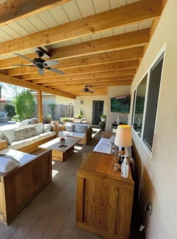 Smart TV, fireplace, video games, DVD player - Home with Pool out door living space (Phoenix)