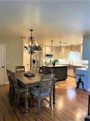 Dining - Home with Pool out door living space (Phoenix)