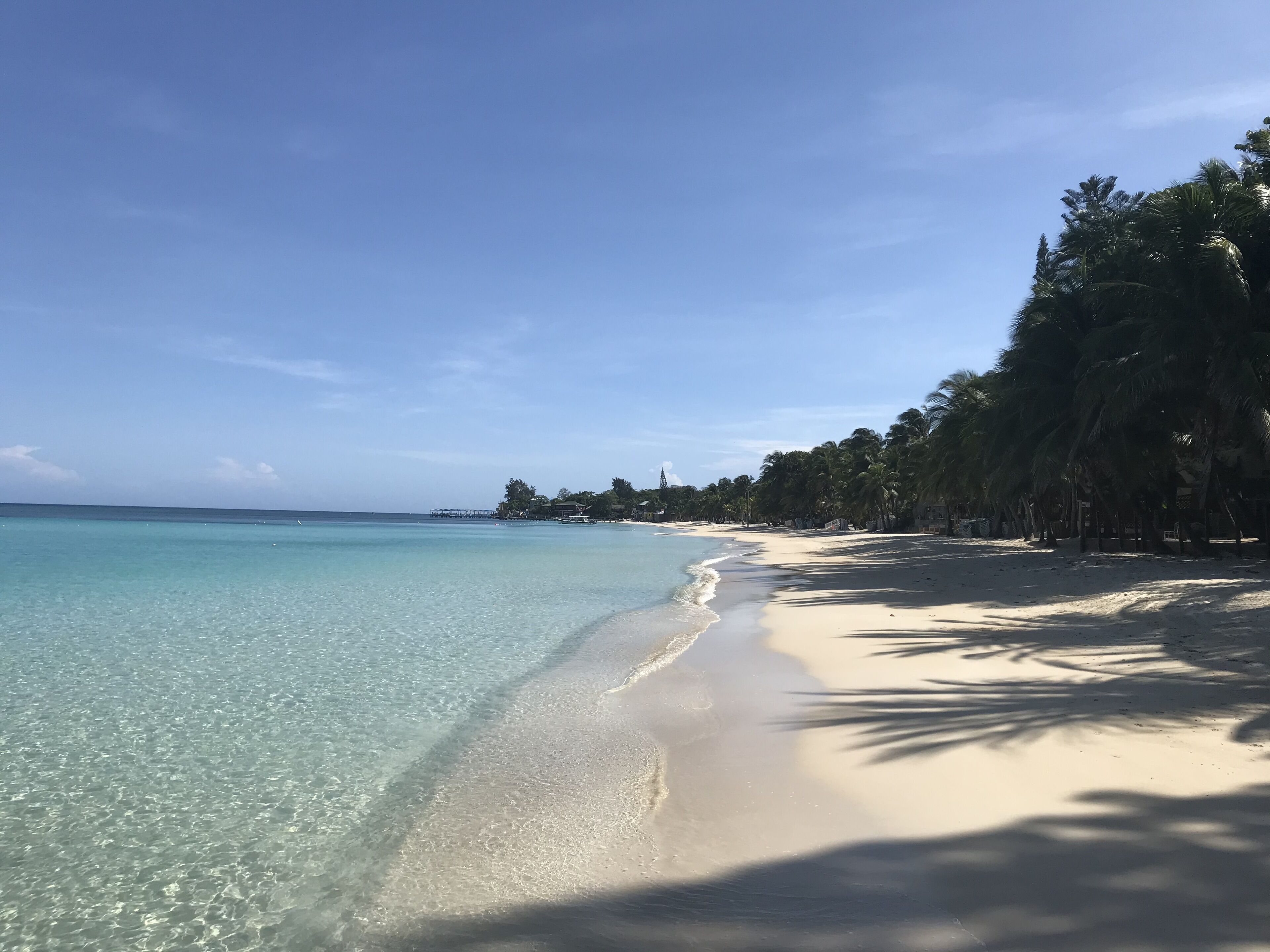 Nær stranden og strandhåndklær