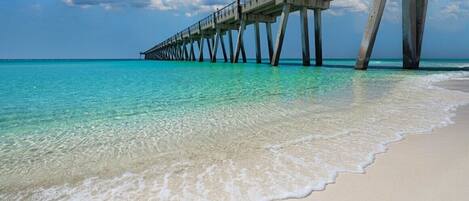 Beach nearby, sun loungers, beach towels