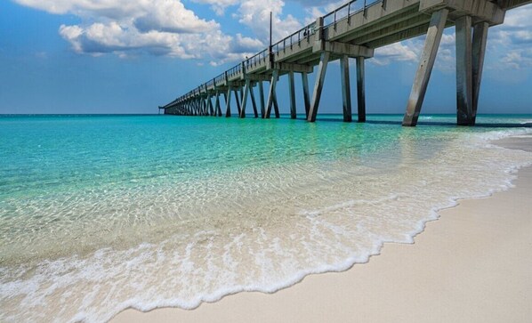 Beach nearby, sun loungers, beach towels
