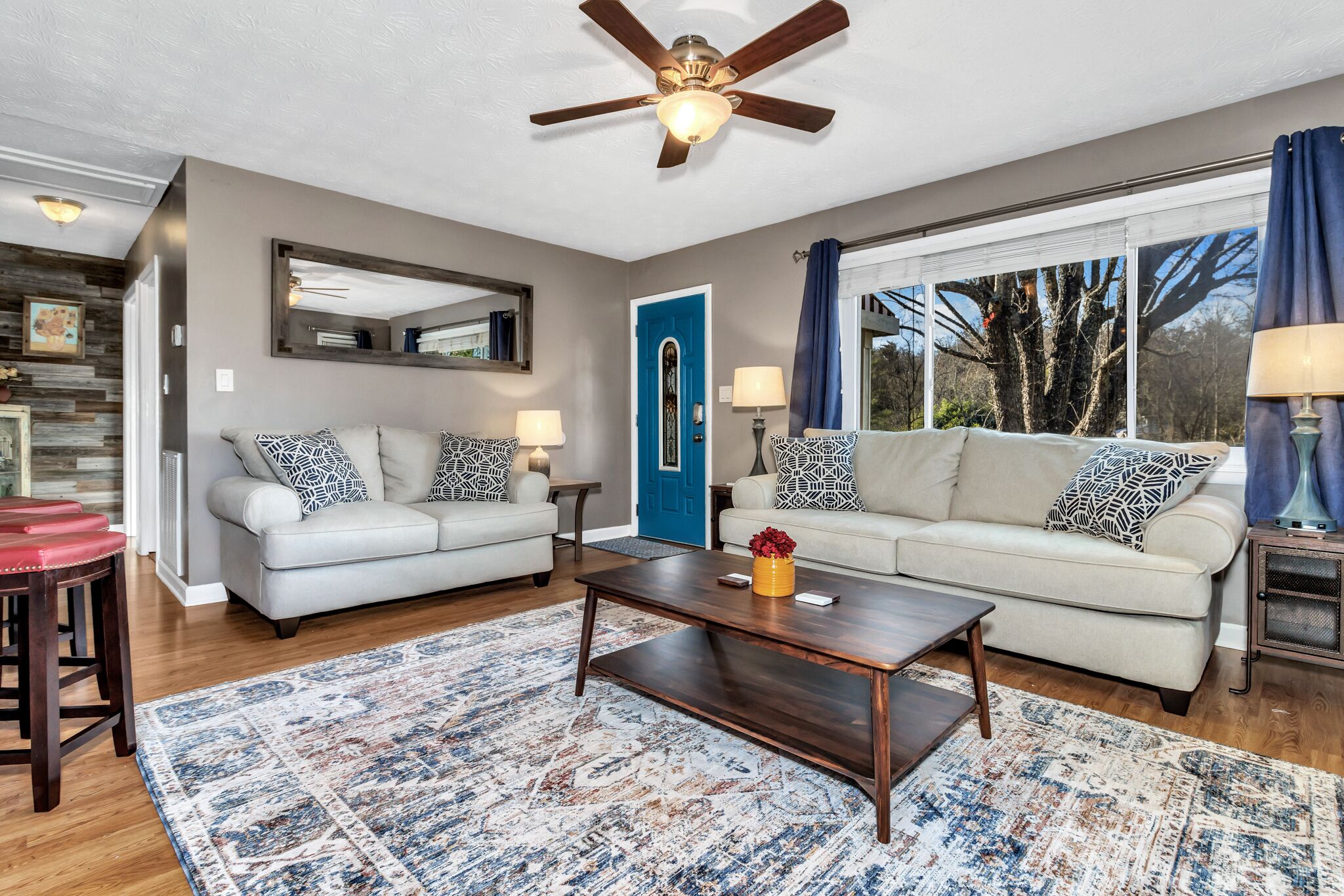 The Honeybee Cottage: Conveniently Located Close To Asheville - 애슈빌