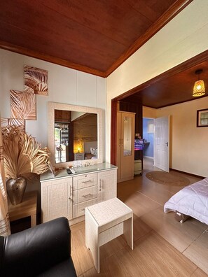 1 chambre, fer et planche à repasser, Wi-Fi gratuit, draps fournis