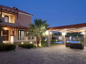 Terrace/patio - Villa David with private pool (Malevizi)