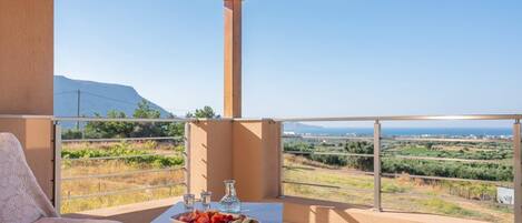 Luxury Villa | Balcony