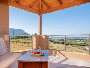 Luxury Villa | Balcony