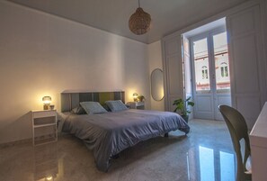 2 slaapkamers, een bureau, reisbedje, gratis wifi